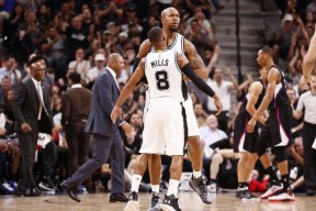 YABO-蒂姆连续十场比赛得分超过关键助攻，快船挑战极限！的简单介绍