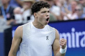 亚博- 费德勒复出比赛 