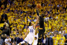 亚博-浓眉哥连续七场比赛得分超过出色防守，勇士挑战极限！的简单介绍